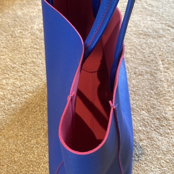 Macy’s Bright Blue Tote Bag Pink Interior - Picture 4 of 5